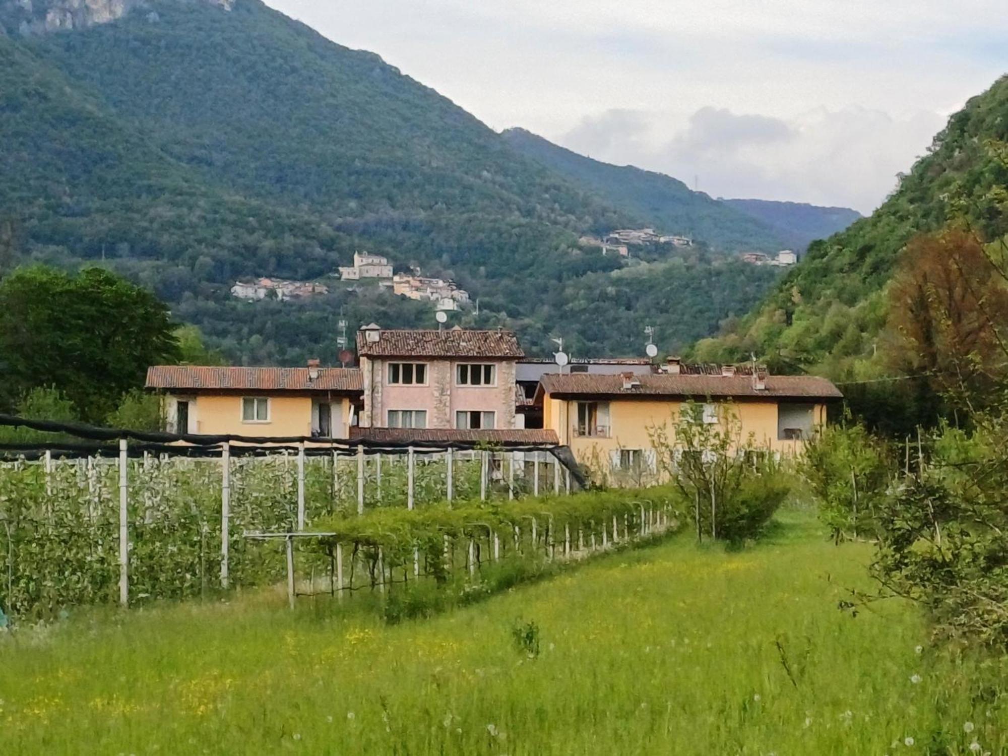 Cascina Legnago Bilocale A 6 Chilometri Da Salo' Apartment Villanuova sul clisi Exterior photo